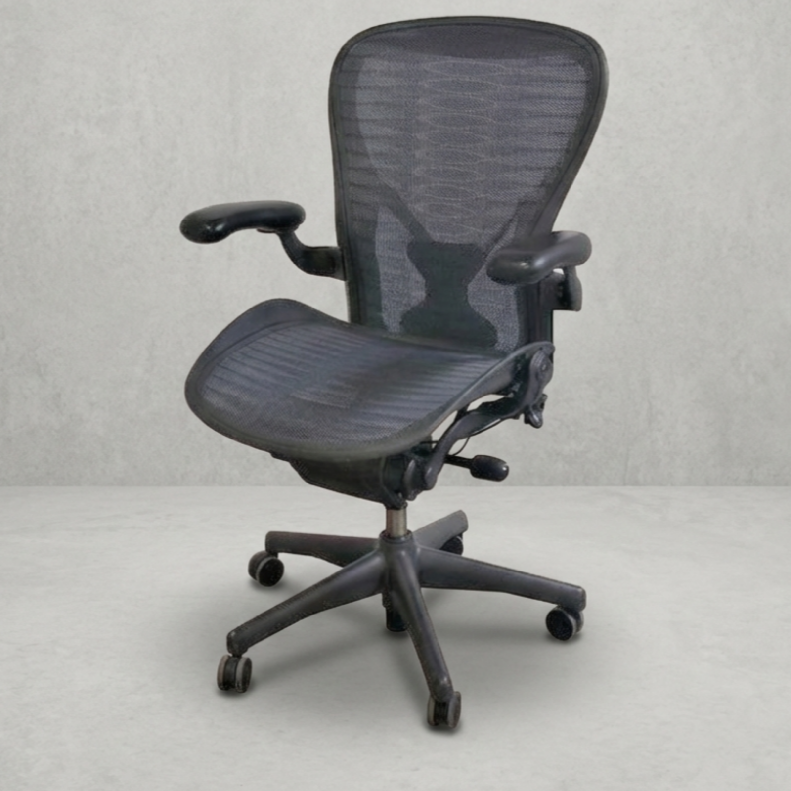 Herman Miller Aeron Classic Graphite (Refurbished)
