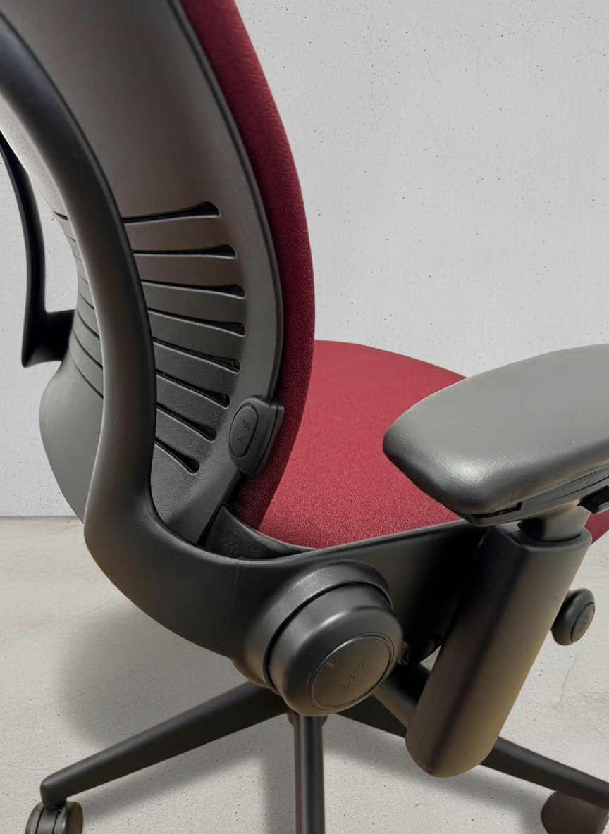 Steelcase Leap V2 Bordeaux (Display Model) - Image 6