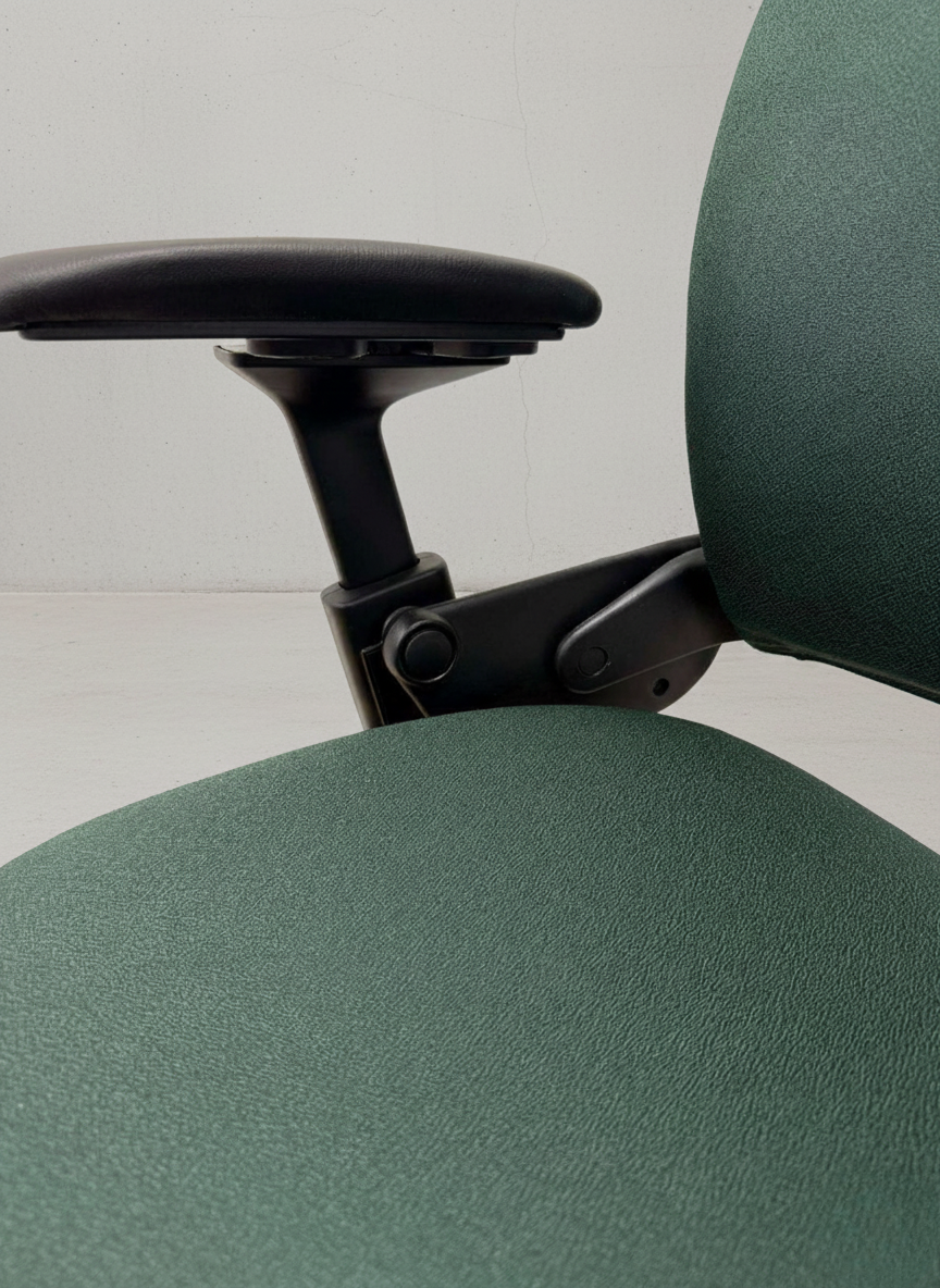 Steelcase Leap V2 Olive (Display Model) - Image 4