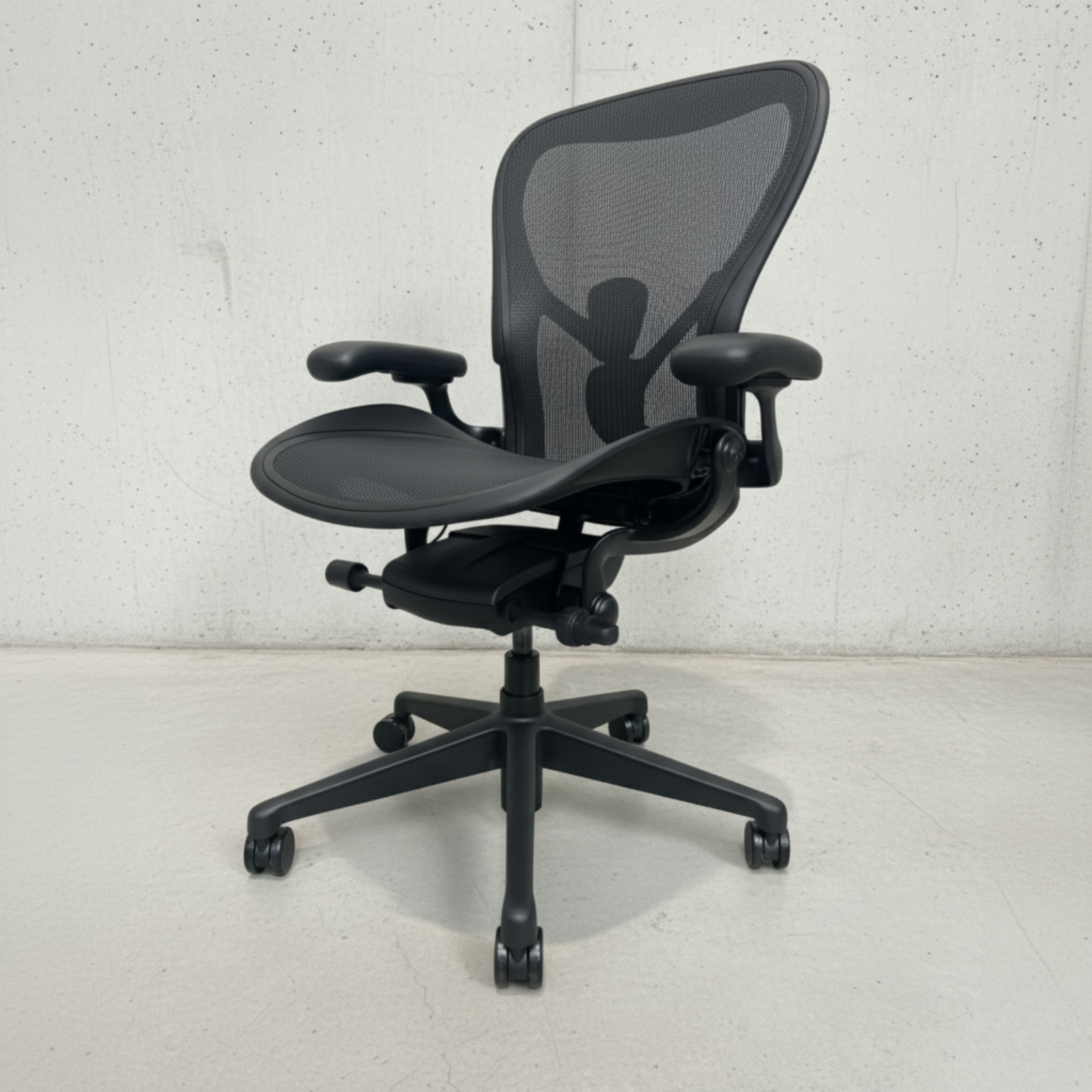 Herman Miller Aeron Remastered Onyx (Display Model)