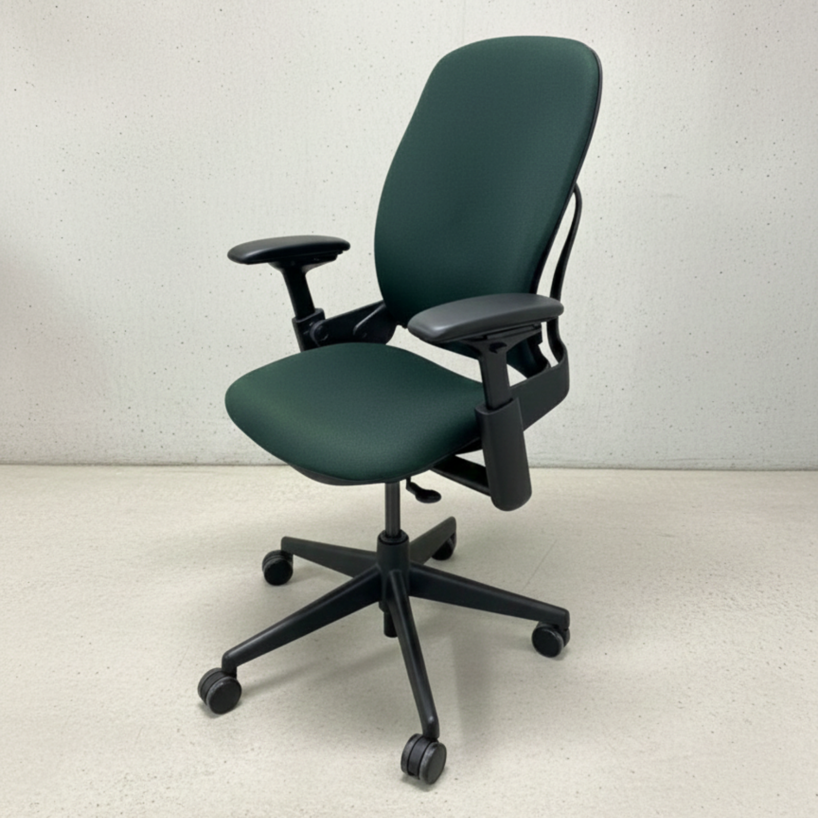 Steelcase Leap V2 Olive (Display Model)