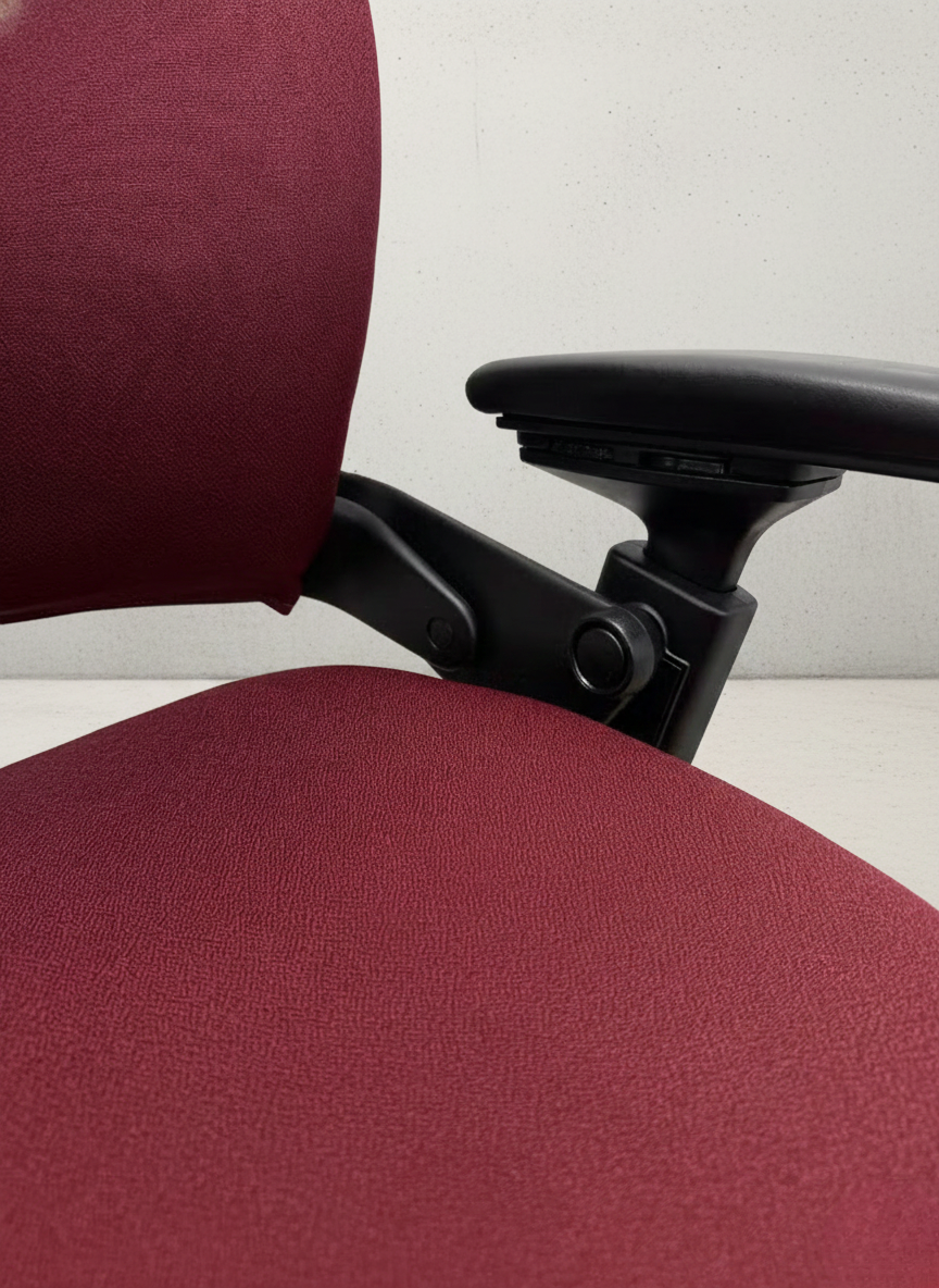 Steelcase Leap V2 Bordeaux (Display Model) - Image 5