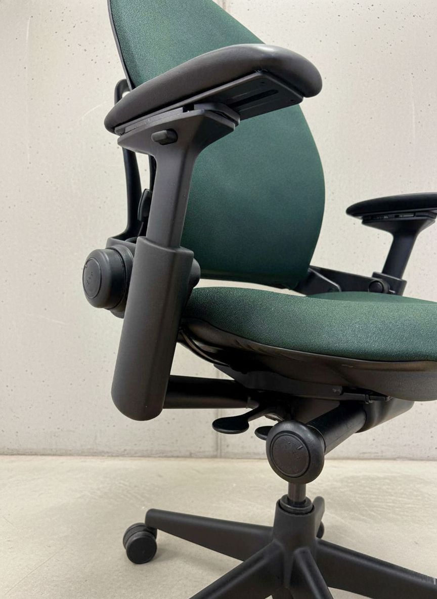 Steelcase Leap V2 Olive (Display Model) - Image 2